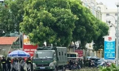 Vụ hỗn chiến kinh hoàng ở biển Hải Tiến: Bắt tạm giam đại ca giang hồ cộm cán Cự 'đen'