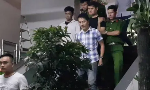 Bắt nam bác sĩ nghi hành hung nữ điều dưỡng