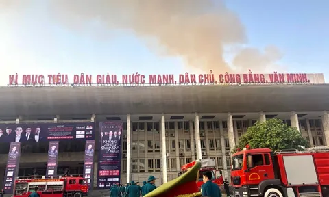 Cháy lớn tại hội trường Cung văn hóa hữu nghị Việt Xô