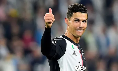 Vượt qua Messi, Ronaldo thiết lập 3 kỷ lục mới