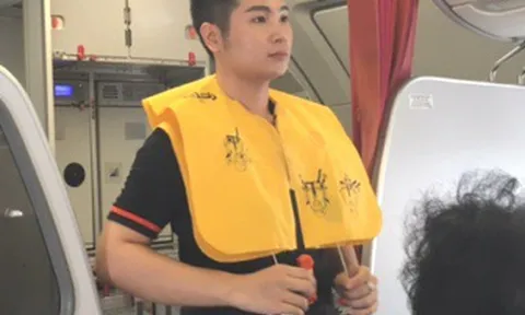 Nữ hành khách bị phạt 8,5 triệu đồng vì trộm áo phao trên máy bay