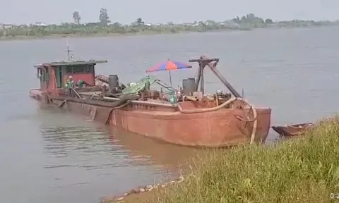 Nam Trực-Nam Định: Cần làm rõ việc nhiều tàu 'lạ' khai thác cát trên sông Hồng
