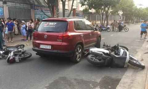 TP.HCM: Nữ tài xế ô tô đâm hàng loạt xe máy của phụ huynh chờ đón con trước cổng trường