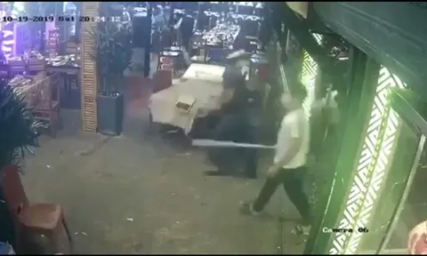 Truy tìm nhóm côn đồ bịt mặt đại náo nhà hàng, đánh đuổi phụ nữ dự tiệc 20/10