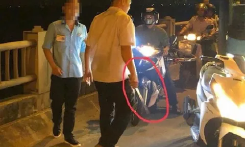 Đình chỉ lái xe, phụ xe buýt đánh người trên cầu Vĩnh Tuy