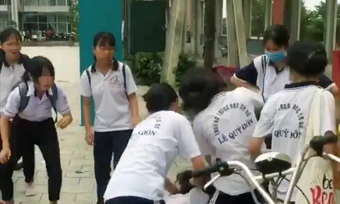 Lý do khó tin khiến nữ sinh Bình Dương bị bạn đánh hội đồng dã man