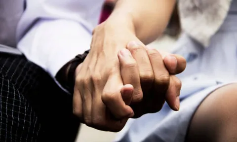 Hãy yêu kẻ biết vì nhau mà thay đổi