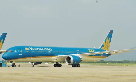 Máy bay Vietnam Airlines bị chảy dầu tại sân bay Tân Sơn Nhất