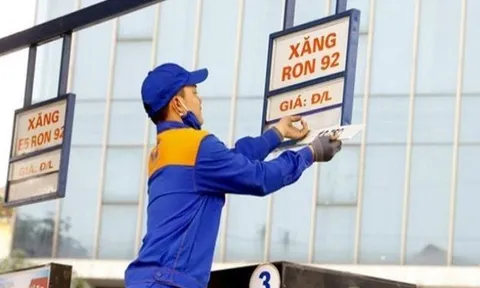Ngày mai, giá xăng sẽ tăng thêm 300 đồng/lít?