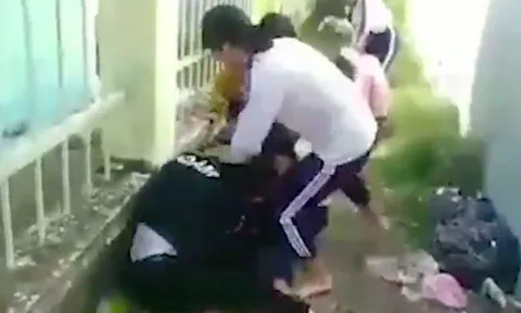Công an vào cuộc vụ 2 nữ sinh lớp 8 đánh túi bụi, giật tóc dã man 4 bé gái lớp 6