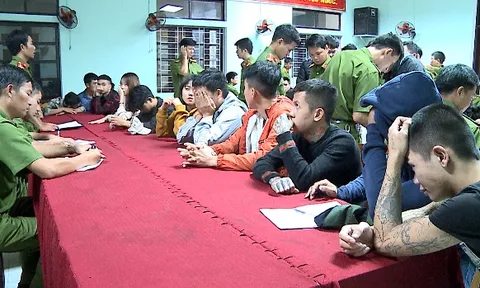 Phát hiện 28 nam nữ đang phê ma túy trong quán karaoke
