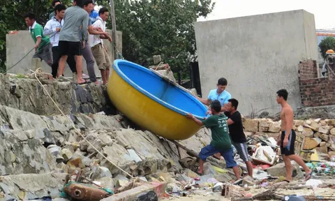 Phú Yên, Khánh Hòa: Chủ động di dời hàng ngàn người dân ra khỏi vùng nguy hiểm trước khi bão số 6 đổ bộ