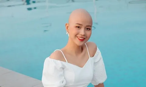 Nữ sinh viên Ngoại Thương mắc ung thư được Thủ tướng gửi thư, hoa động viên