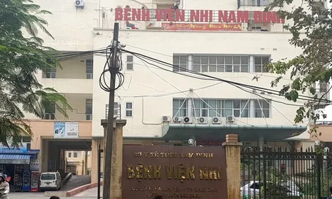 Vụ ăn bớt thuốc của bệnh nhi ở Nam Định: Thêm 2 điều dưỡng bị cấm khỏi nơi cư trú