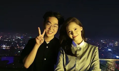 Yoona lộ nhan sắc cực phẩm dù diện đồ siêu giản dị khi lên bar tại Hà Nội