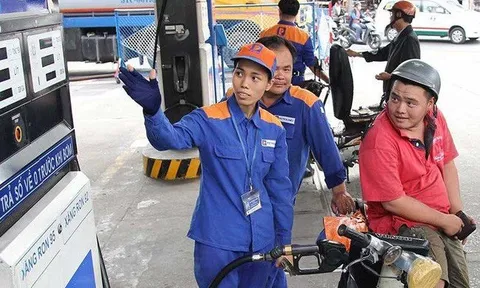 Từ 15h chiều nay 30/11, giá xăng tăng thêm gần 300 đồng/lít