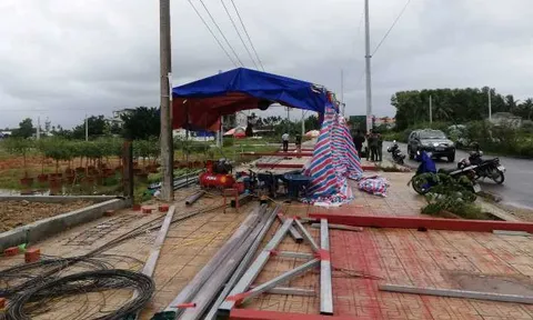 Quảng Ngãi: Thi công nhà hàng, 11 công nhân bị điện giật