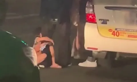 Xôn xao clip hai bé gái quấy nhiễu du khách vì không xin được tiền