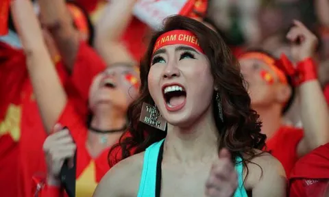 DJ gợi cảm nhất châu Á công khai tỏ tình tiền đạo Tiến Linh