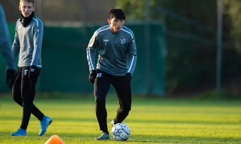 Trở về sau SEA Games, Đoàn Văn Hậu được SC Heerenveen vinh danh