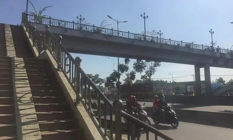 Nữ sinh 19 tuổi tử vong bất thường trên cầu vượt bộ hành Suối Tiên