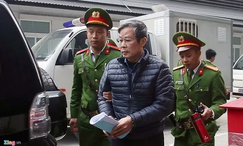 Hai cựu bộ trưởng Trương Minh Tuấn và Nguyễn Bắc Son xuất hiện tiền tụy tại ngày hầu tòa