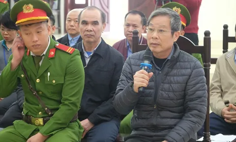 Bị cáo Nguyễn Bắc Son phủ nhận việc cầm 3 triệu đô, tòa bất ngờ công bố nội dung thư cựu Bộ trưởng gửi về cho vợ