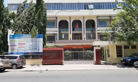Đình chỉ công tác hiệu trưởng một trường cao đẳng lạm thu gần 20 tỉ đồng