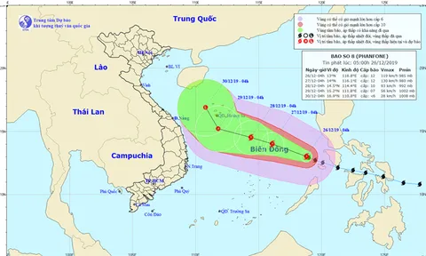 Bão Phanfone giật cấp 14 quần thảo trên Biển Đông