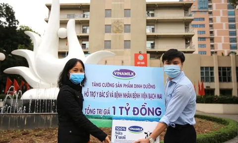 Vinamilk hỗ trợ 1 tỷ đồng tăng cường sản phẩm dinh dưỡng cho các y bác sĩ và bệnh nhân bệnh viện Bạch Mai