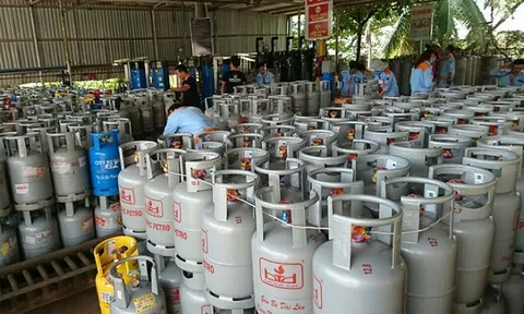 Sau xăng, giá gas giảm kỷ lục gần 70.000 đồng/bình từ ngày 1/4