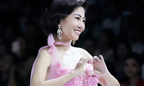 Váy Mai Phương từng mặc catwalk được bán đấu giá gây quỹ cho bé Lavie