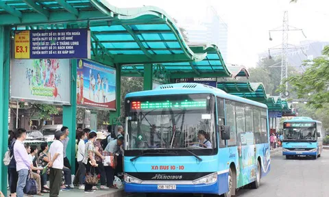 Hà Nội: Huy động 100 xe buýt đưa người hết hạn cách ly về địa phương
