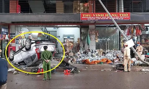 Nữ tài xế lái ô tô đâm liên hoàn nhiều người trong chợ rồi lật ngửa ở Hà Nam
