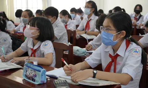 Theo lịch mới công bố, học sinh lớp 9 và lớp 12 sẽ đi học trở lại đầu tiên
