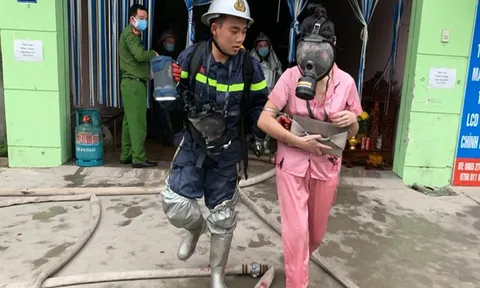 Cháy nhà nghỉ 7 tầng ở Hà Nội, 14 người được công an giải cứu an toàn