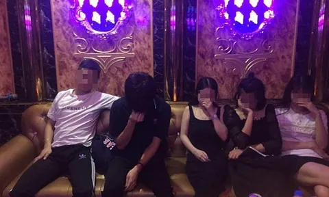 Phát hiện 10 thanh niên 'bay lắc' trong quán karaoke bất chấp lệnh cấm