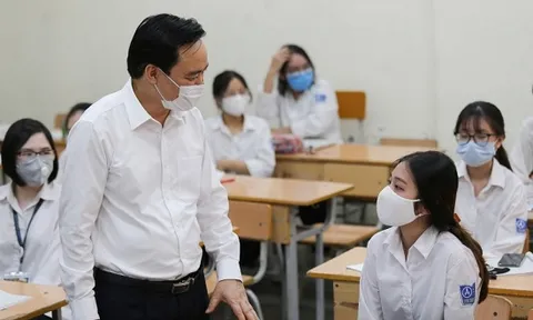 Bộ trưởng Phùng Xuân Nhạ: Linh hoạt giãn cách lớp, có thể lùi một số nội dung sang năm học sau