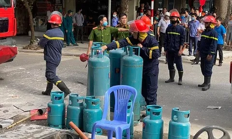 Nổ bình gas tại Hà Nội, 3 người bị thương