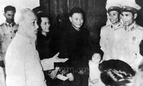 Chủ tịch Hồ Chí Minh với Công an nhân dân