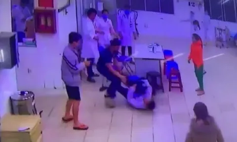Khởi tố 2 cha con đánh bảo vệ, điều dưỡng đang trực cấp cứu ở Lâm Đồng
