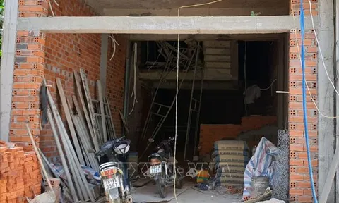 Phú Yên: Sập giàn giáo công trình, 4 người bị thương