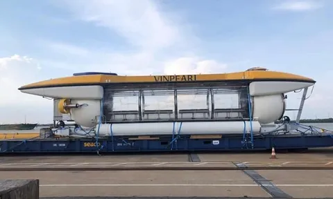 Tàu ngầm của tỷ phú Phạm Nhật Vượng bất ngờ xuất hiện tại Nha Trang