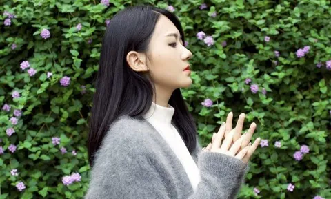 Phía sau một người đàn bà mạnh mẽ là bao bão giông của tuổi trẻ