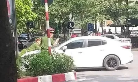 Tạm giam 3 tháng tài xế Mazda bỏ chạy, hất tung cảnh sát giao thông lên nắp capo