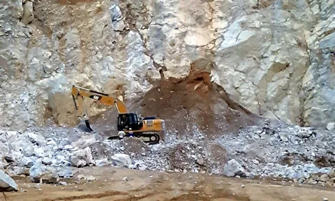 Tìm thấy thi thể thứ 3 trong vụ sập mỏ đá ở Điện Biên