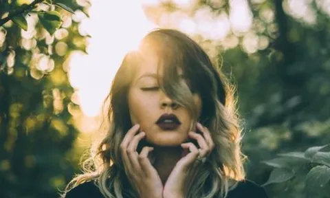 Đừng bao giờ yêu 2 người cùng 1 lúc, cũng đừng bao giờ yêu 1 người quá 2 lần