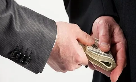 Vì sao Phó viện trưởng VKSND quận Hoàn Kiếm bị tạm đình chỉ công tác?