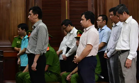 Khởi tố cựu Phó Cục trưởng Cục quản lý dược Nguyễn Việt Hùng cùng đồng phạm