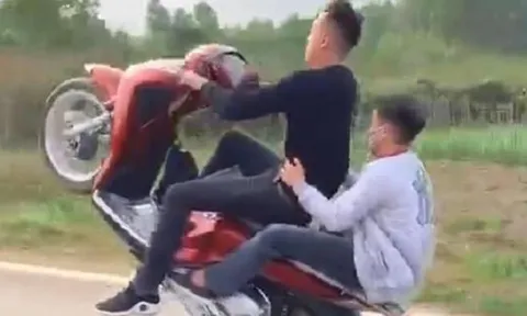 Khoe clip bốc đầu xe SH lên facebook, nam thanh niên ở Hà Nội bị xử lý
